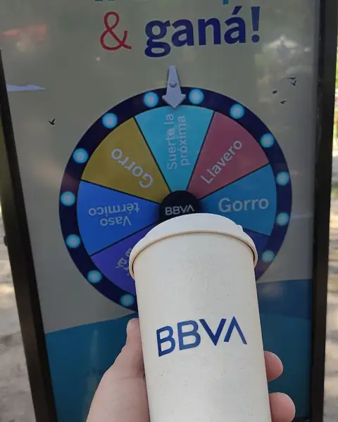 Ruleta digital de BBVA con los premios de la activación en pantalla